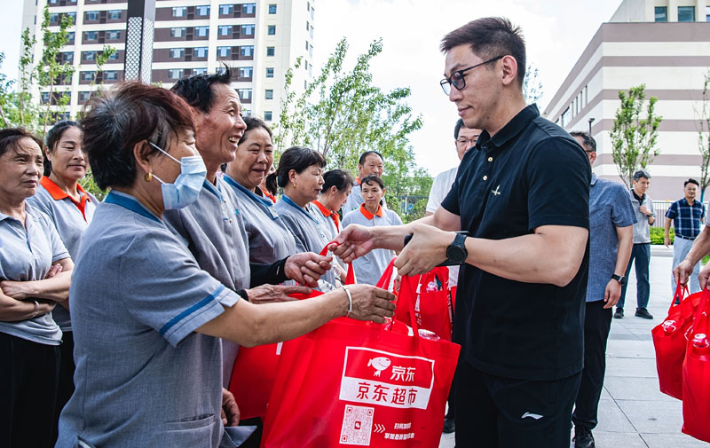 城發(fā)公司開展高溫慰問活動(dòng)